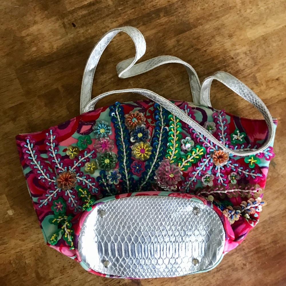 Sequined Purse With Flower Pattern - image 4